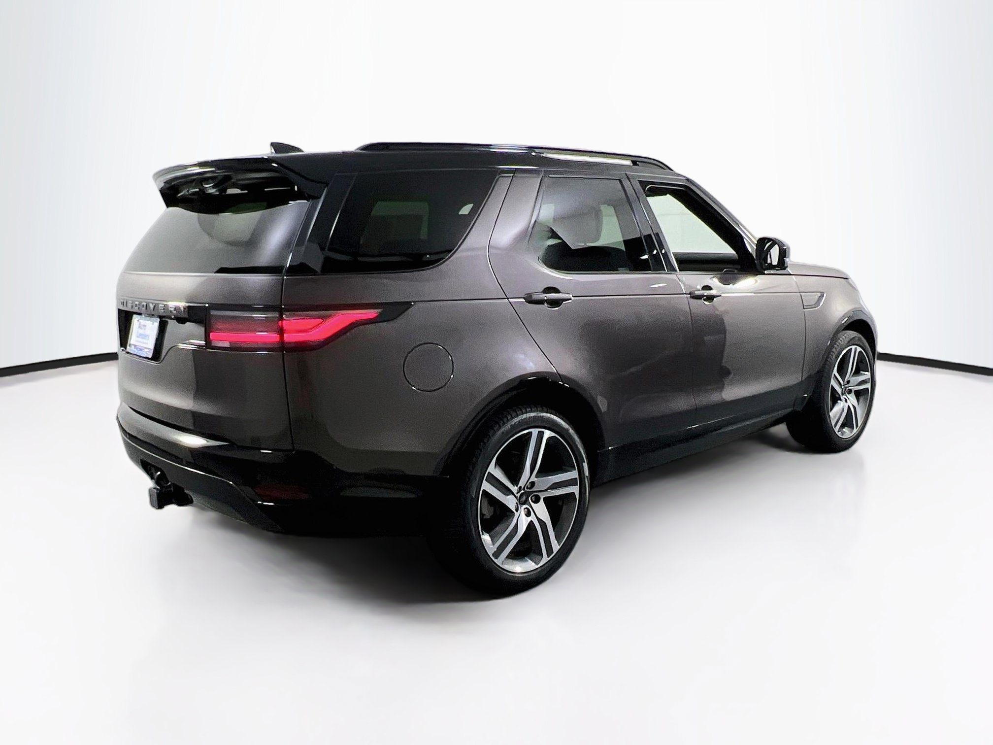 Used 2024 Land Rover Discovery Dynamic SE AWD/4WD image 5