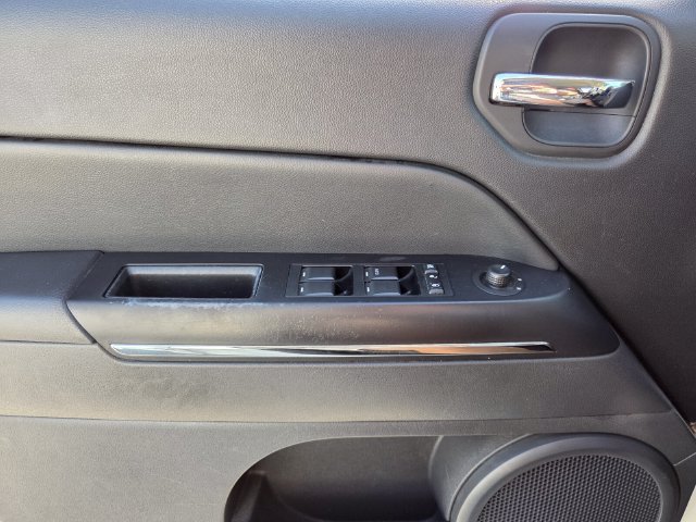 Used 2011 Jeep Patriot Latitude AWD/4WD image 23
