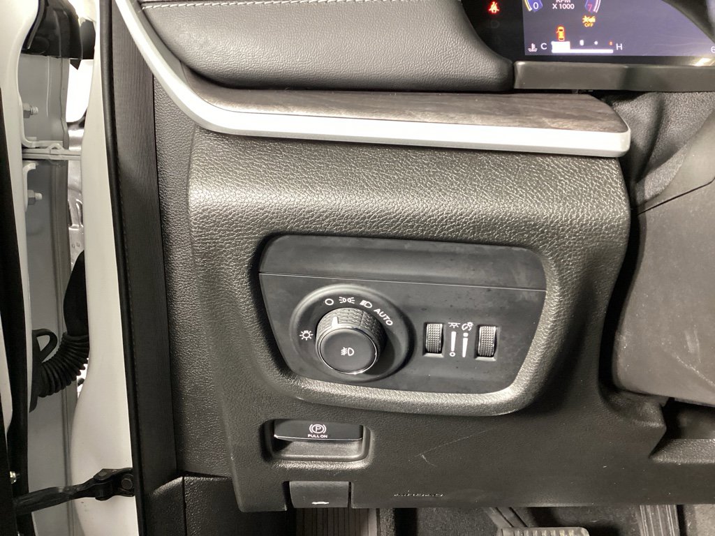 Used 2022 Jeep Grand Cherokee L Limited w/ Trailer Tow Group (B) AWD/4WD image 24