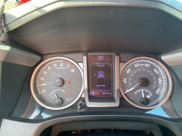 Used 2018 Toyota Tacoma SR5 AWD/4WD image 24