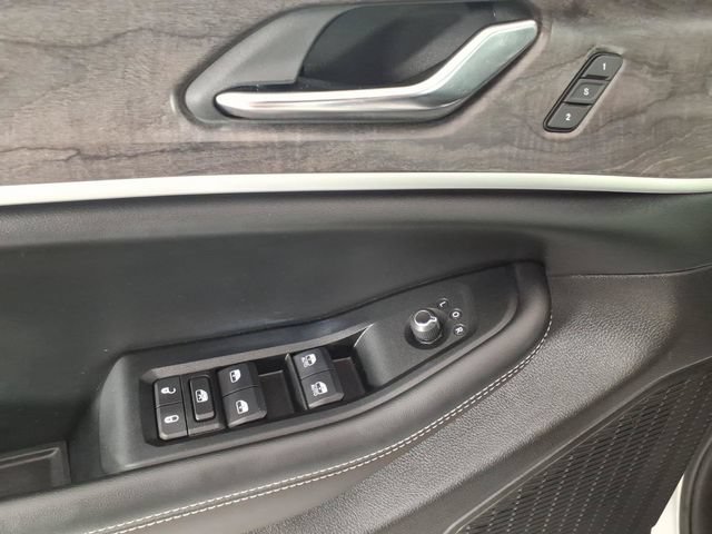 Used 2024 Jeep Grand Cherokee L Limited w/ Black Appearance Package AWD/4WD image 14