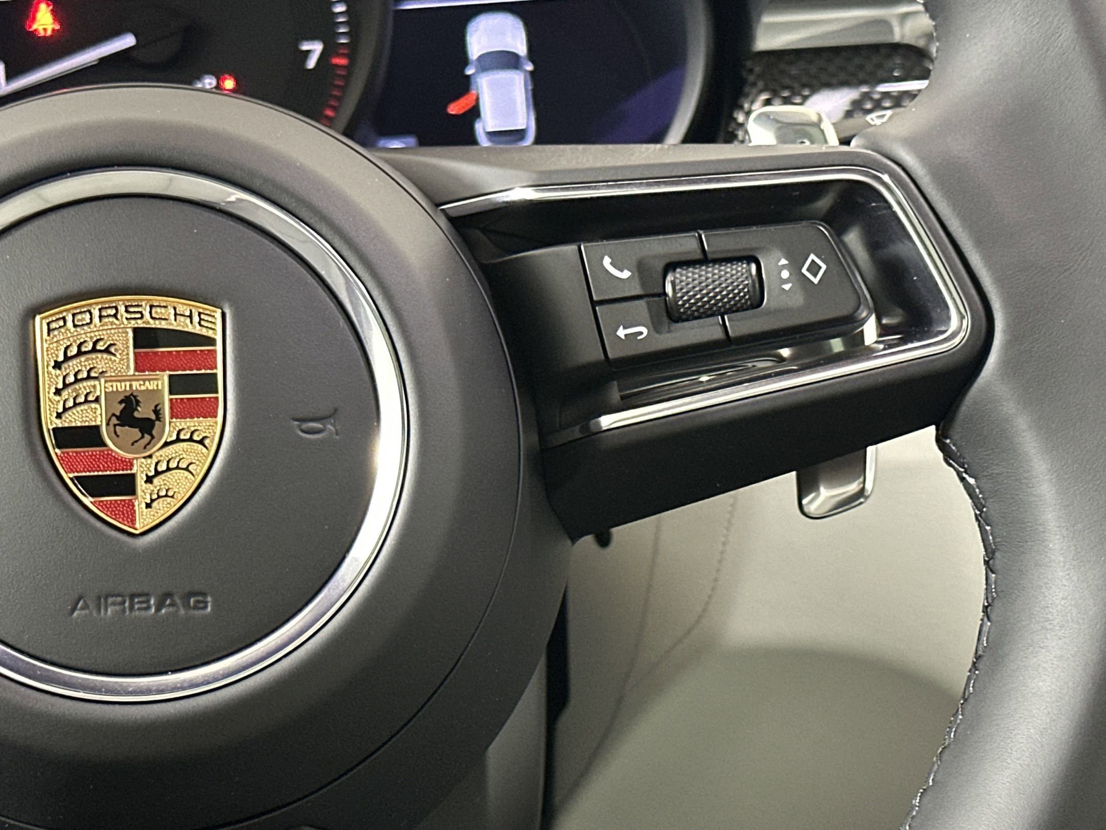Certified 2025 Porsche Macan image 32