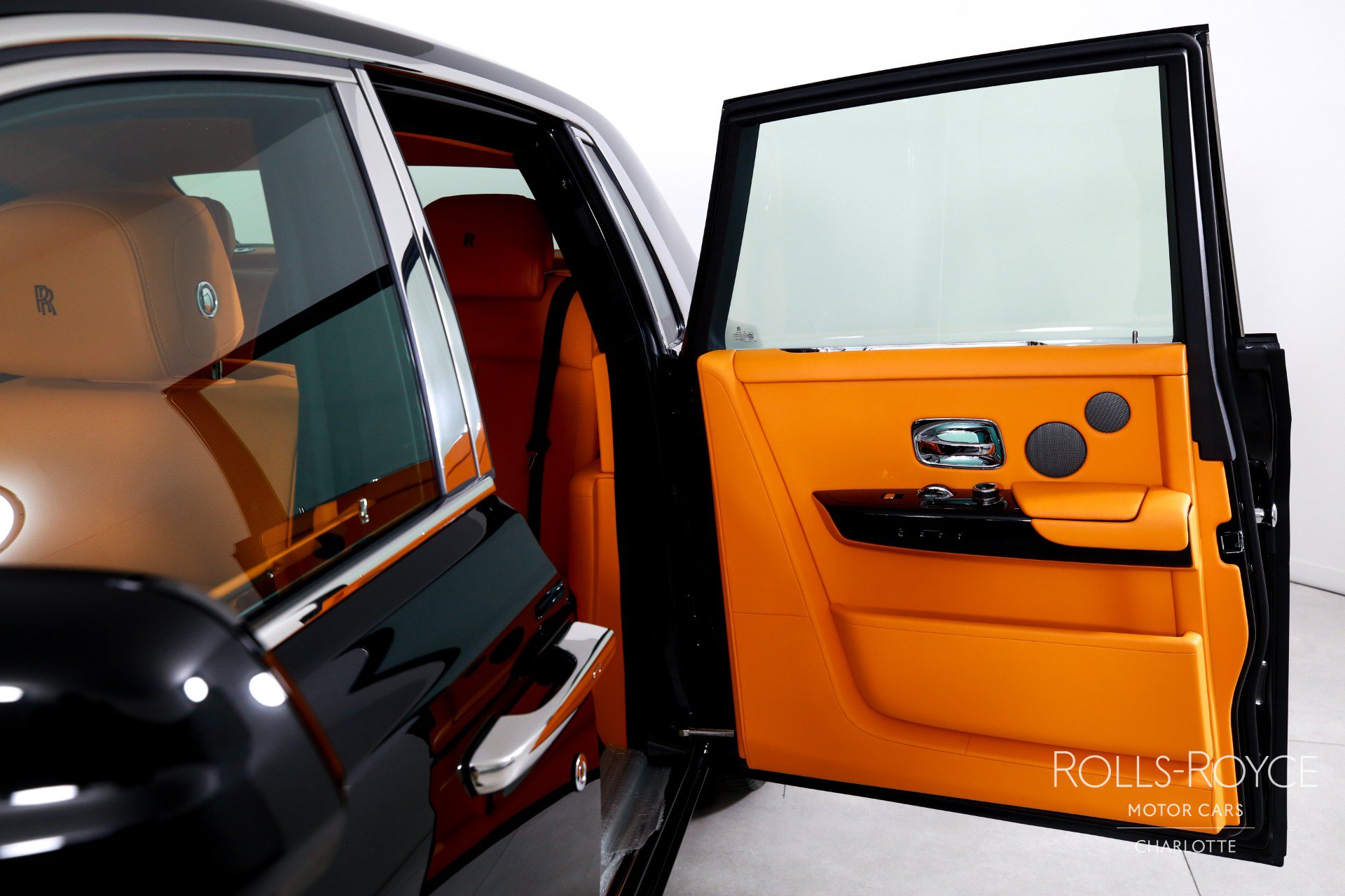 New 2027 Rolls-Royce Phantom Sedan RWD image 18