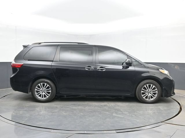 Used 2020 Toyota Sienna XLE FWD image 11