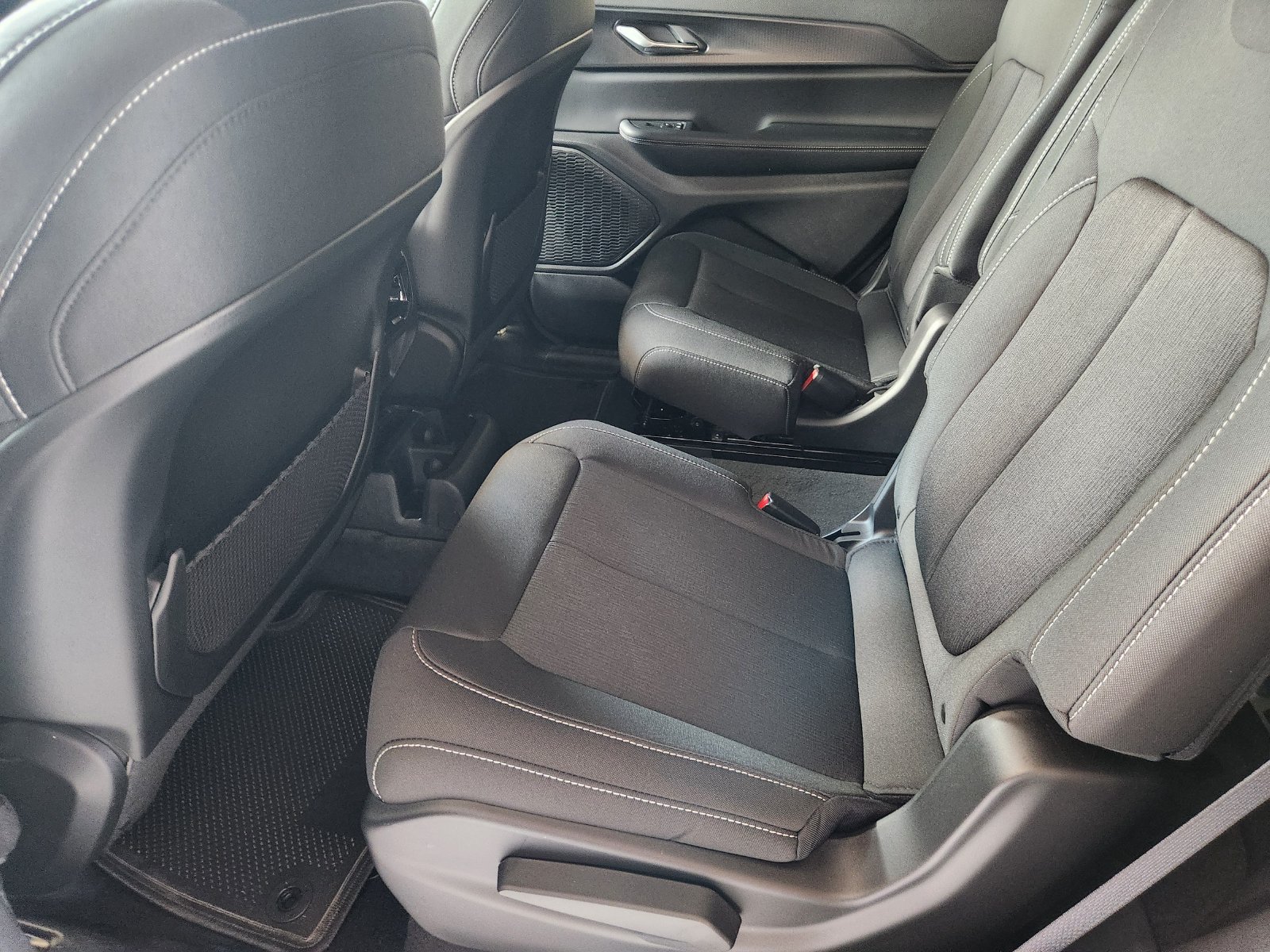 New 2026 Jeep Grand Cherokee L Laredo RWD image 21