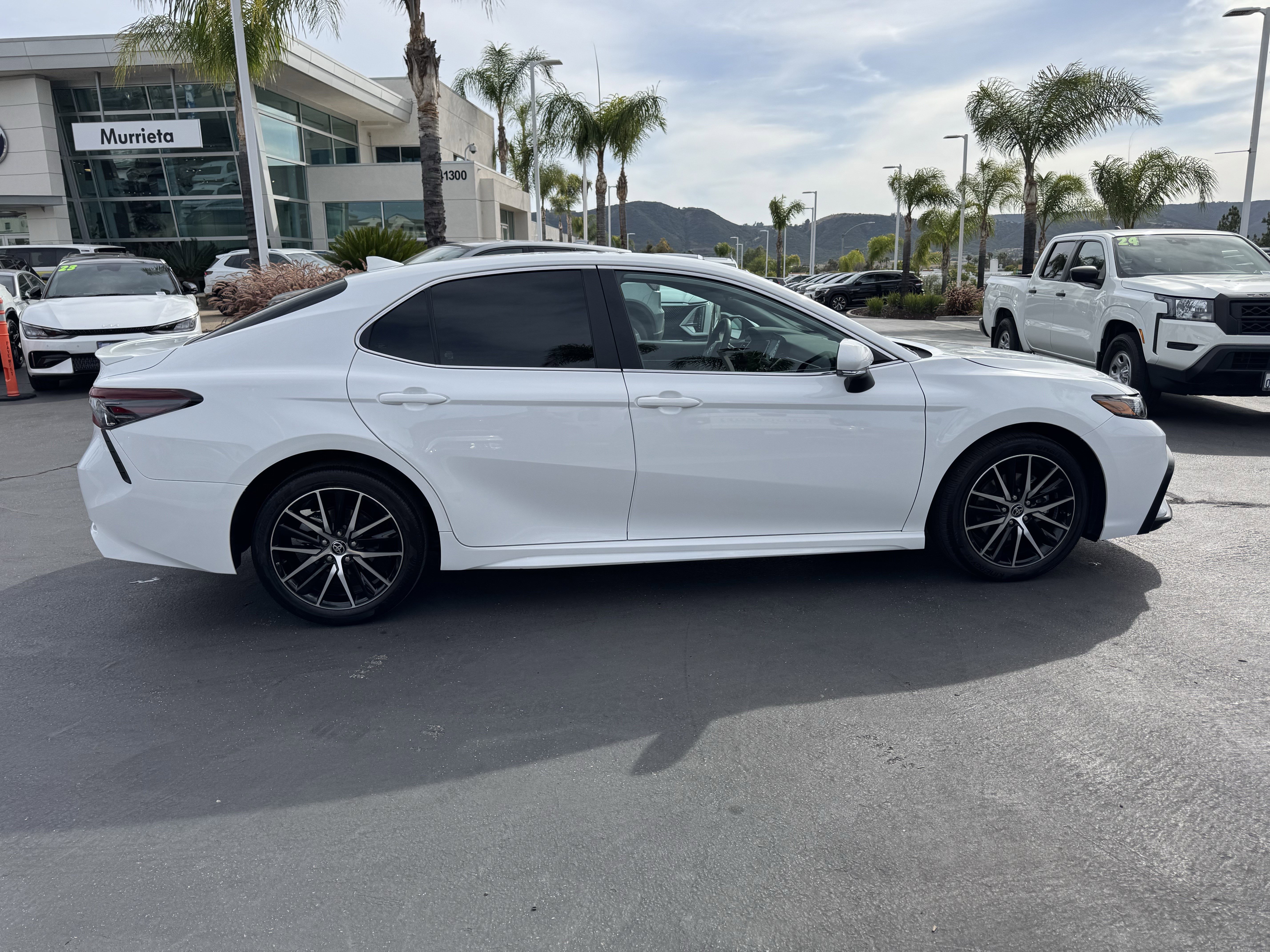 Used 2023 Toyota Camry SE FWD image 11