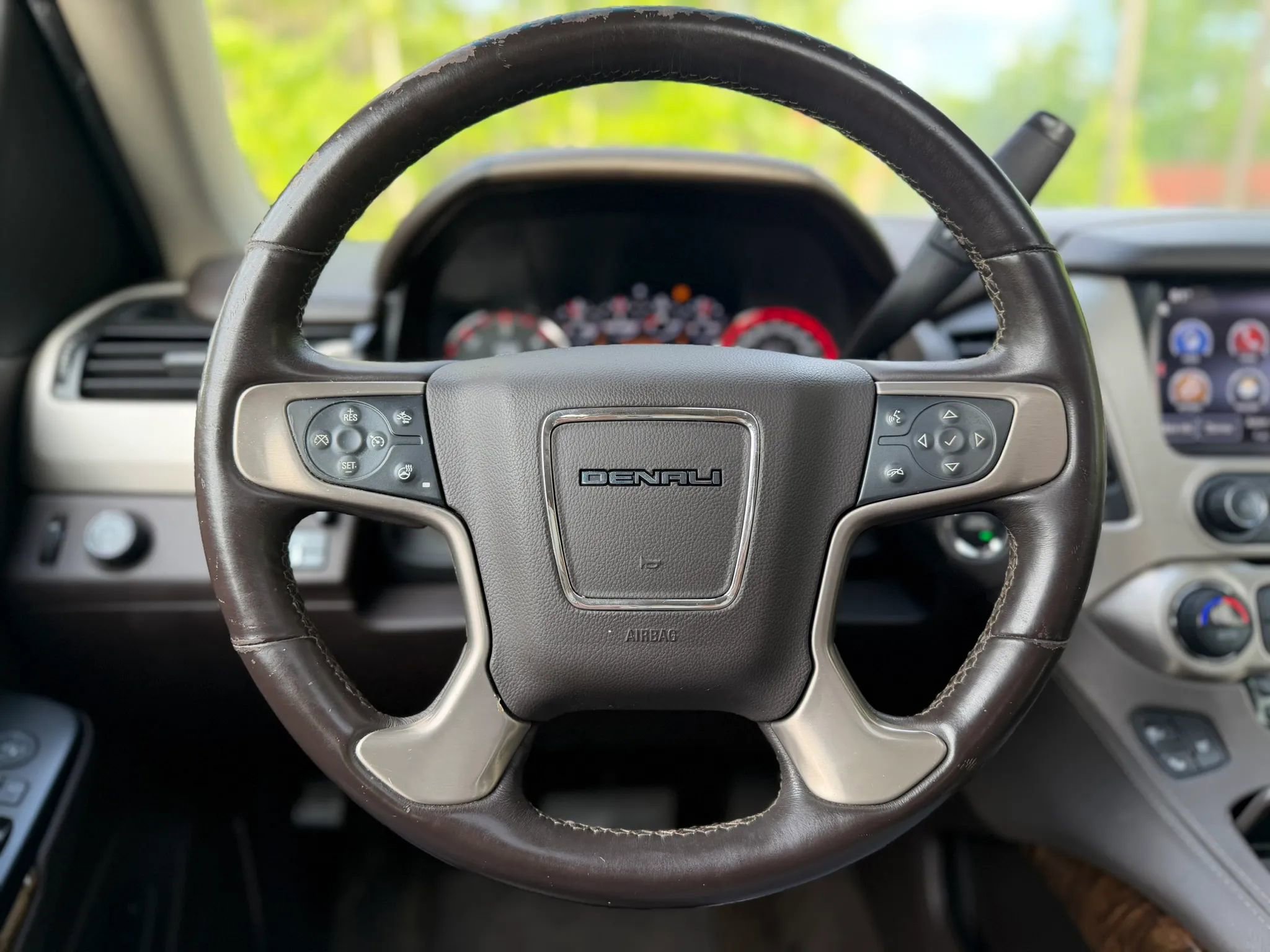 Used 2015 GMC Yukon Denali w/ Open Road Package RWD image 30