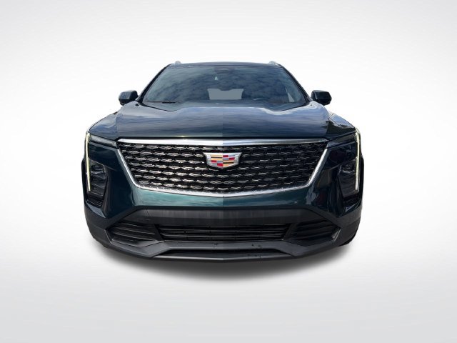 Certified 2024 Cadillac XT4 Luxury w/ Cold Weather Package FWD image 8