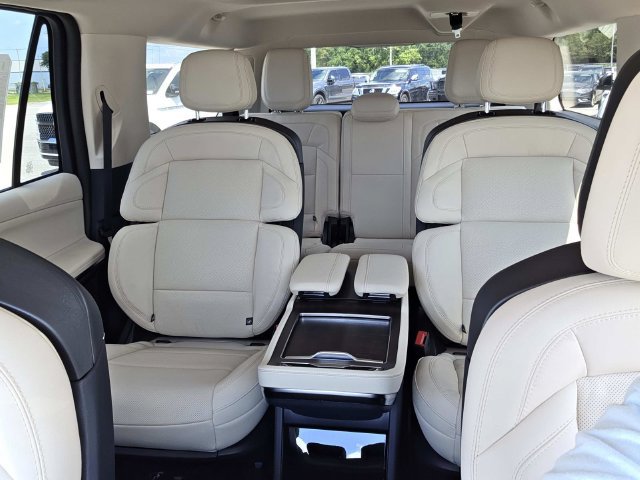 New 2027 Lincoln Navigator L Reserve AWD/4WD image 16