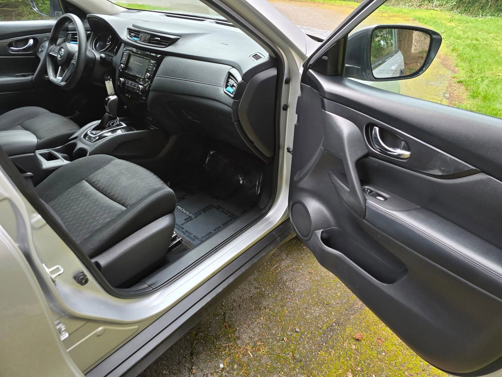 Used 2018 Nissan Rogue S image 13