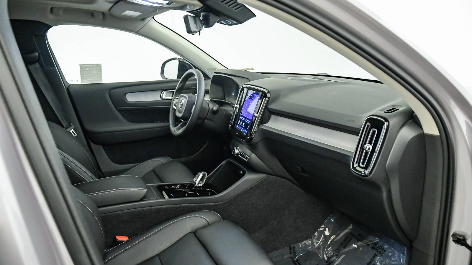 Certified 2026 Volvo XC40 B5 Ultra w/ Protection Package Premier AWD/4WD image 16