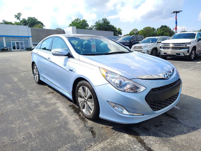 Used 2014 Hyundai Sonata Limited w/ Panoramic Sunroof Package 02 FWD image 3