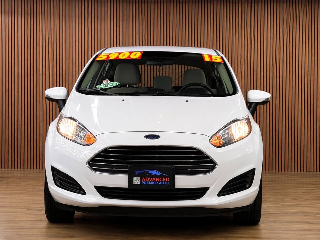Used 2015 Ford Fiesta SE w/ Comfort Package FWD image 2
