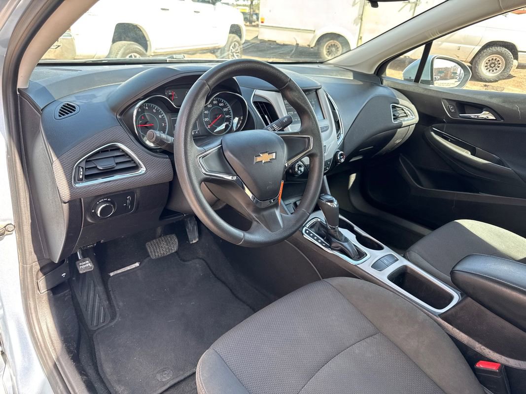 Used 2017 Chevrolet Cruze LS FWD image 10