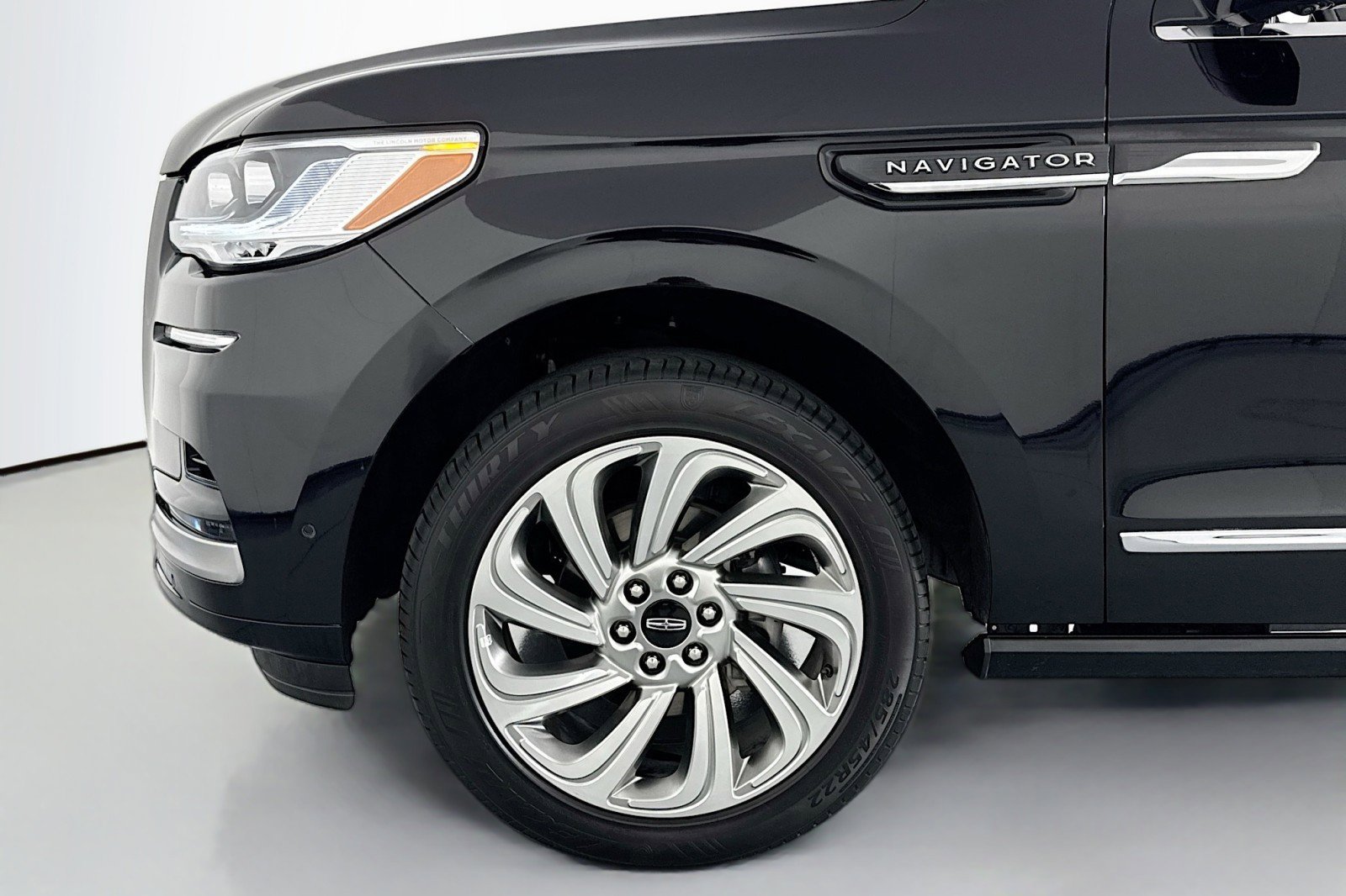 Used 2024 Lincoln Navigator Premiere AWD/4WD image 10