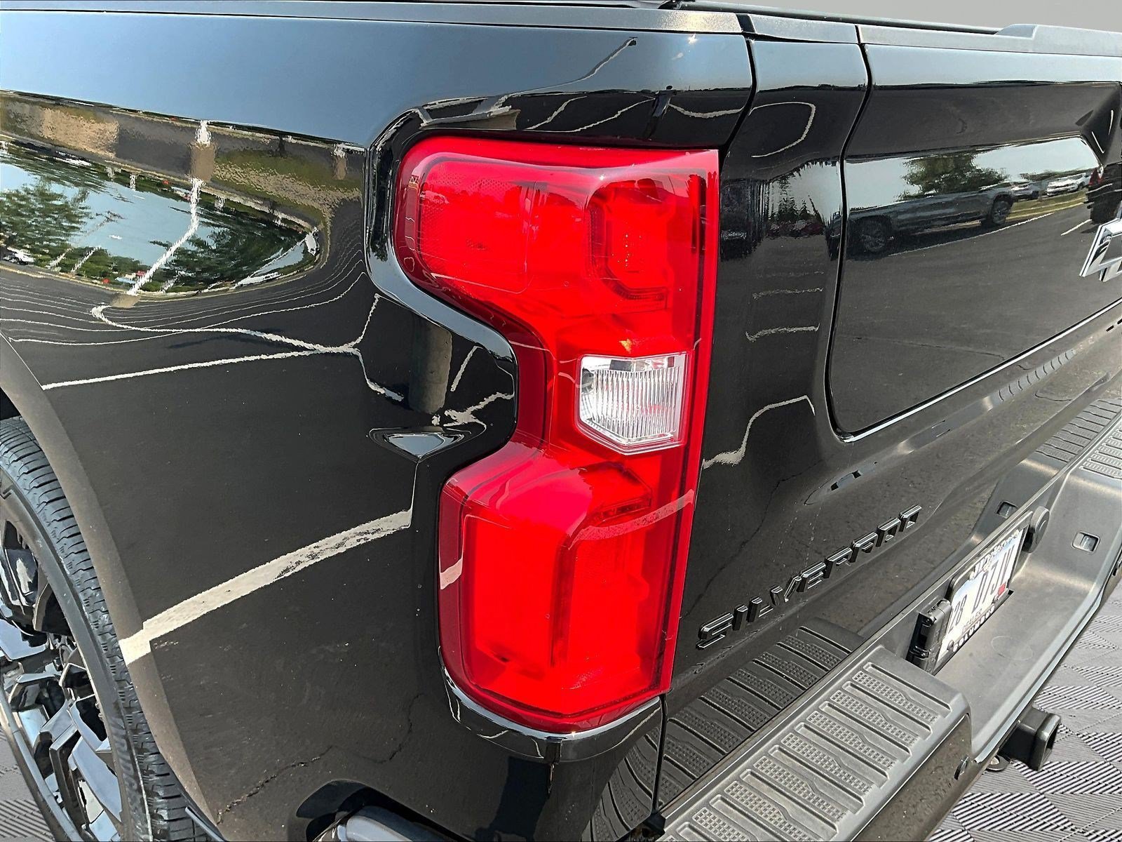 Used 2025 Chevrolet Silverado 1500 High Country w/ High Country Premium Package RWD image 23