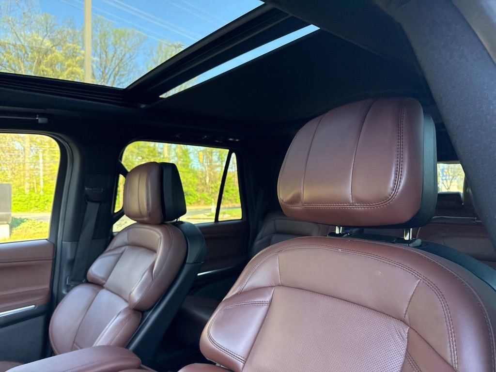 Used 2025 Lincoln Navigator Reserve image 13