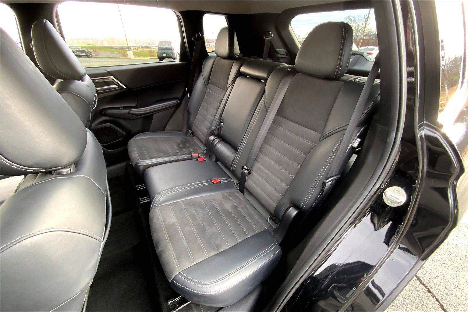 Used 2024 Mitsubishi Outlander SE image 24