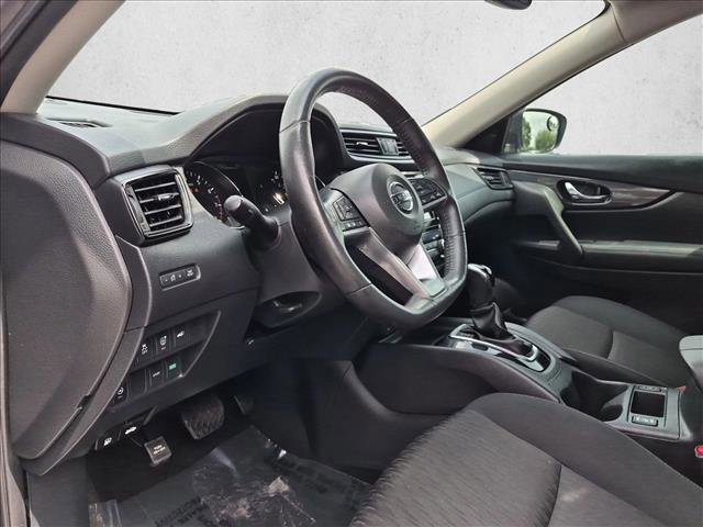 Used 2017 Nissan Rogue SV w/ SV Premium Package FWD image 10