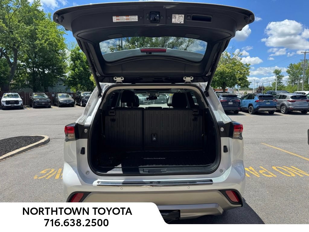 Used 2023 Toyota Highlander Platinum AWD/4WD image 16