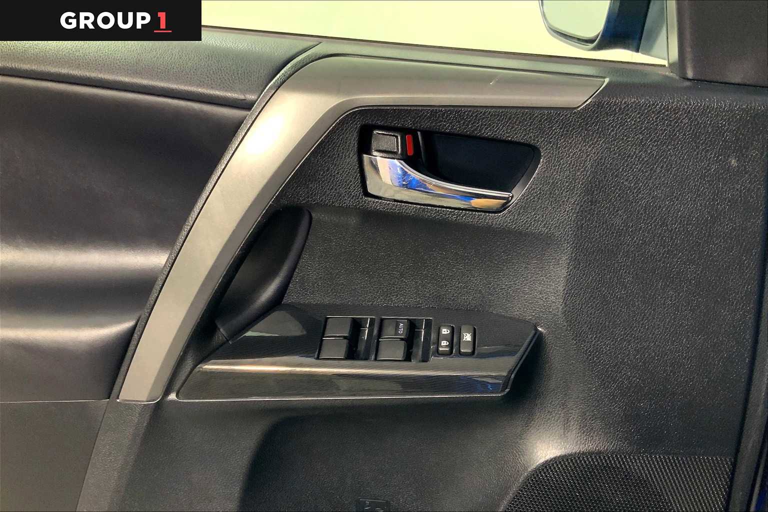 Used 2017 Toyota RAV4 SE image 34