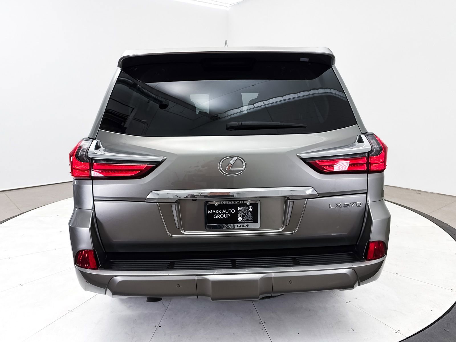 Used 2018 Lexus LX 570 4WD w/ Luxury Package image 19