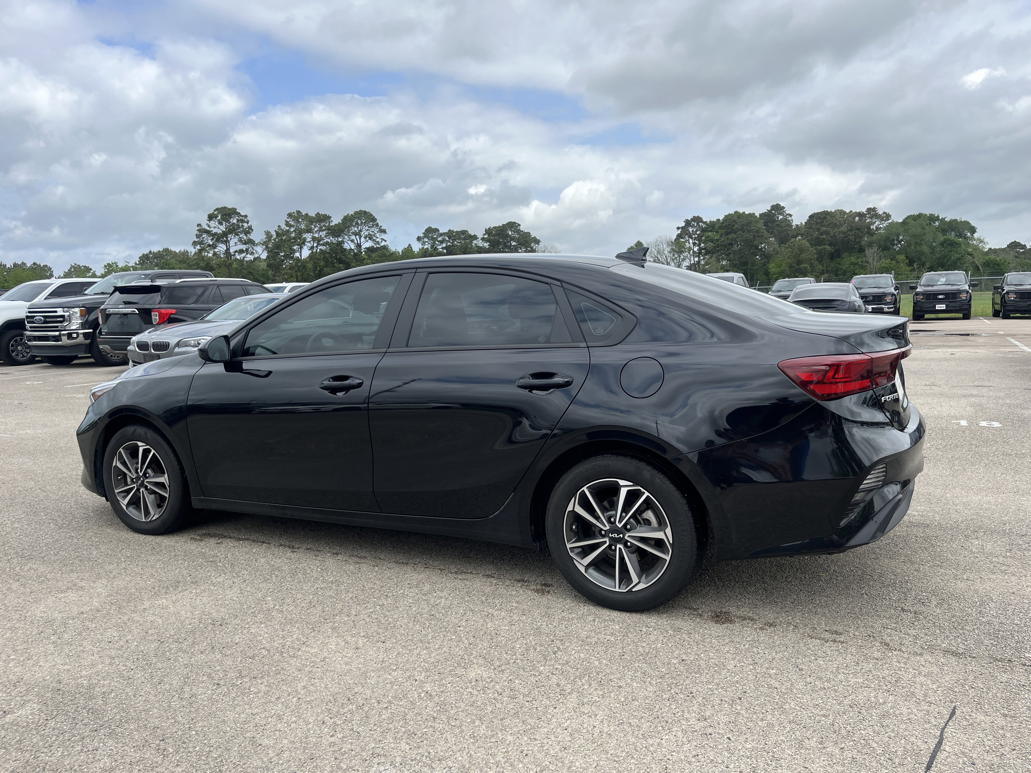 Used 2023 Kia Forte LXS image 3
