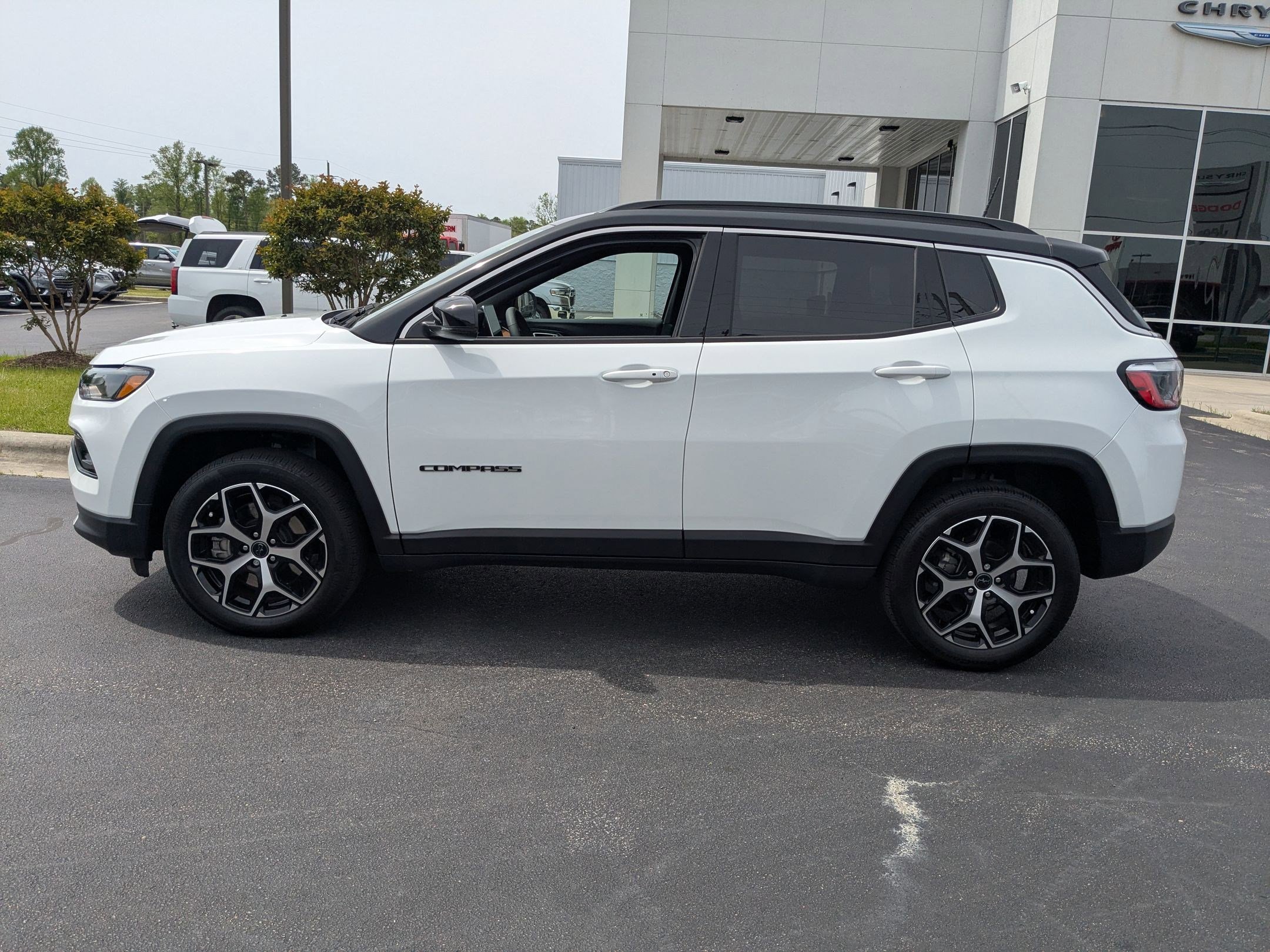 Used 2025 Jeep Compass Limited AWD/4WD image 8