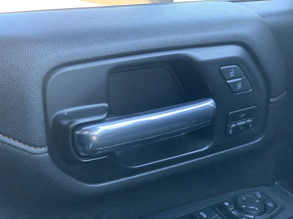 Certified 2022 GMC Sierra 2500 AT4 w/ Gooseneck/5TH Wheel Package image 17