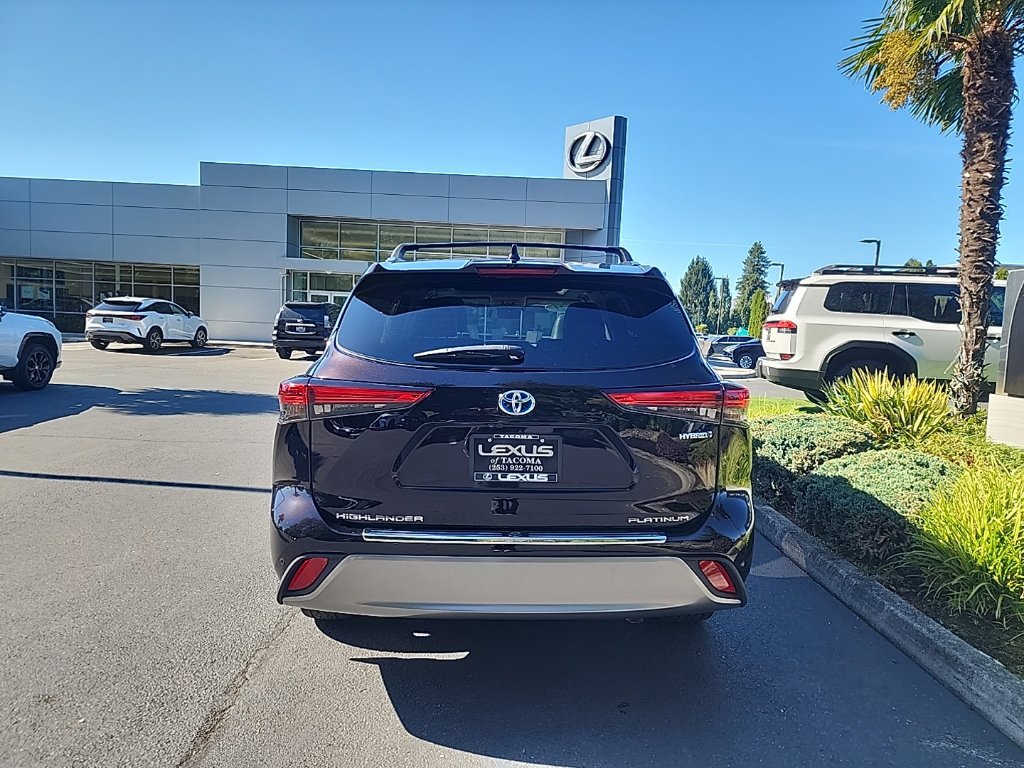 Used 2021 Toyota Highlander Platinum AWD/4WD image 4