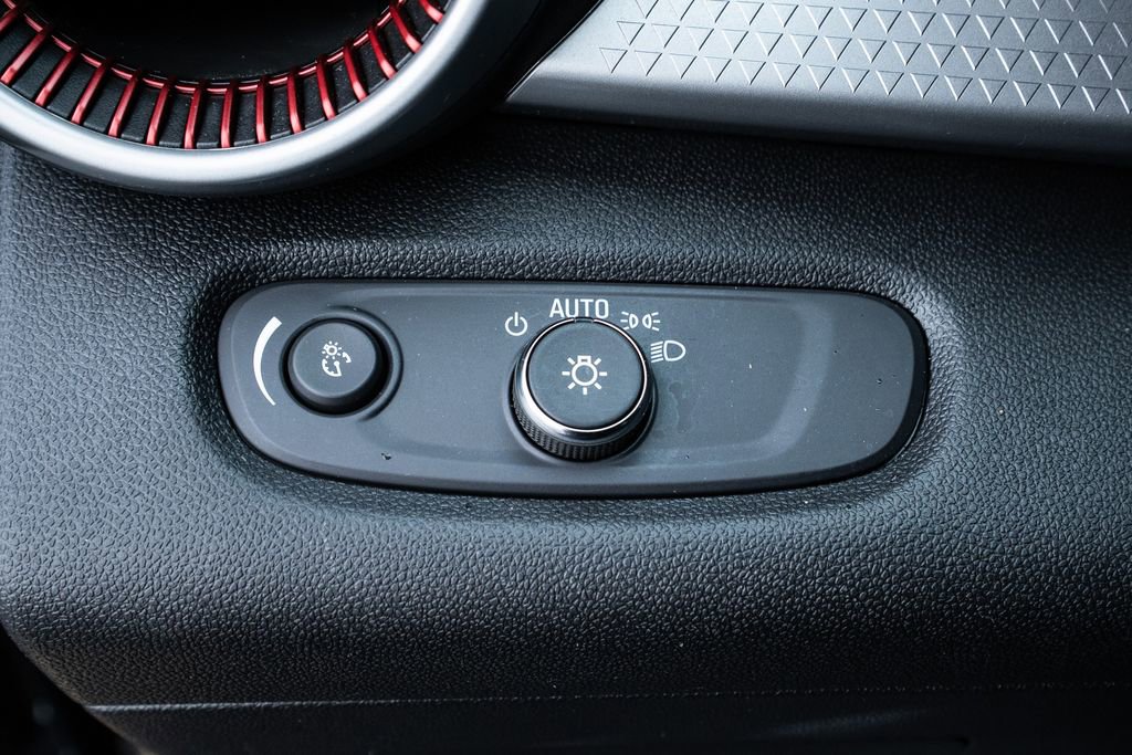 Used 2024 Chevrolet Trax RS w/ Sunroof Package image 21