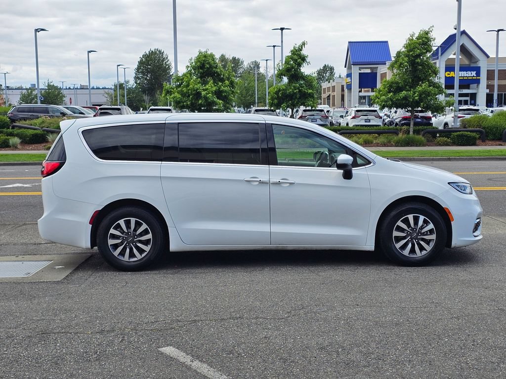 Used 2023 Chrysler Pacifica Touring-L FWD image 8