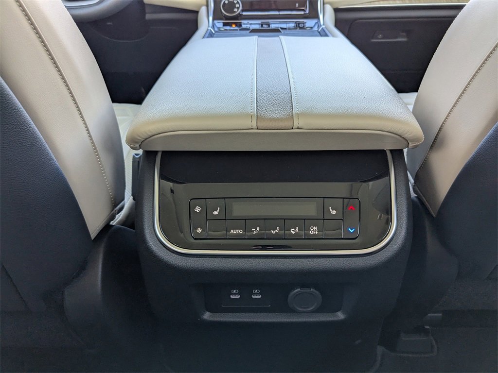 Used 2025 Nissan Armada Platinum Reserve image 17