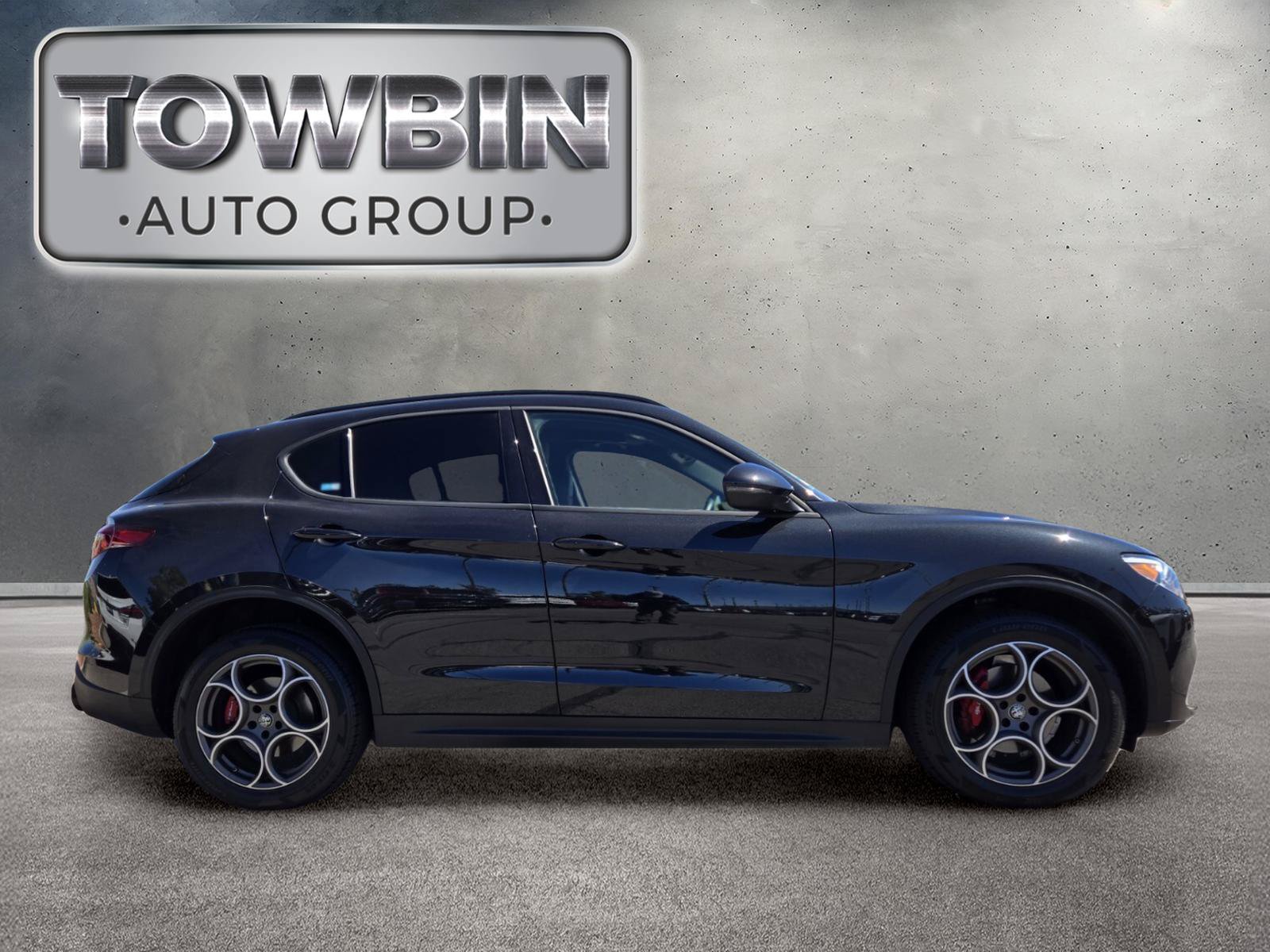 Used 2023 Alfa Romeo Stelvio Sprint AWD/4WD image 3