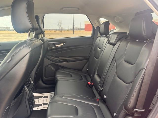 Used 2022 Ford Edge Titanium w/ Class II Trailer Tow Package AWD/4WD image 32