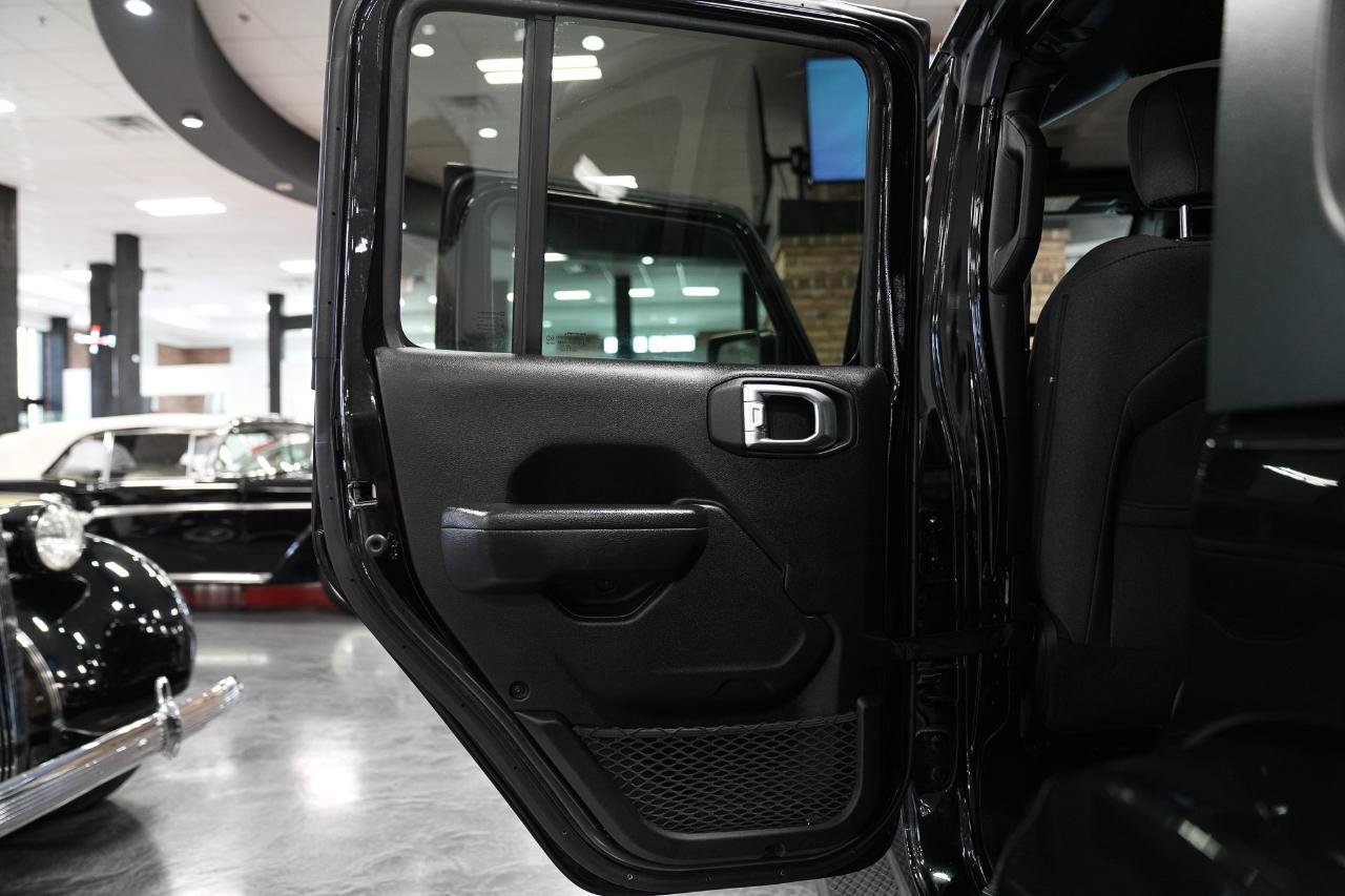Used 2024 Jeep Wrangler Unlimited w/ Convenience Group AWD/4WD image 21