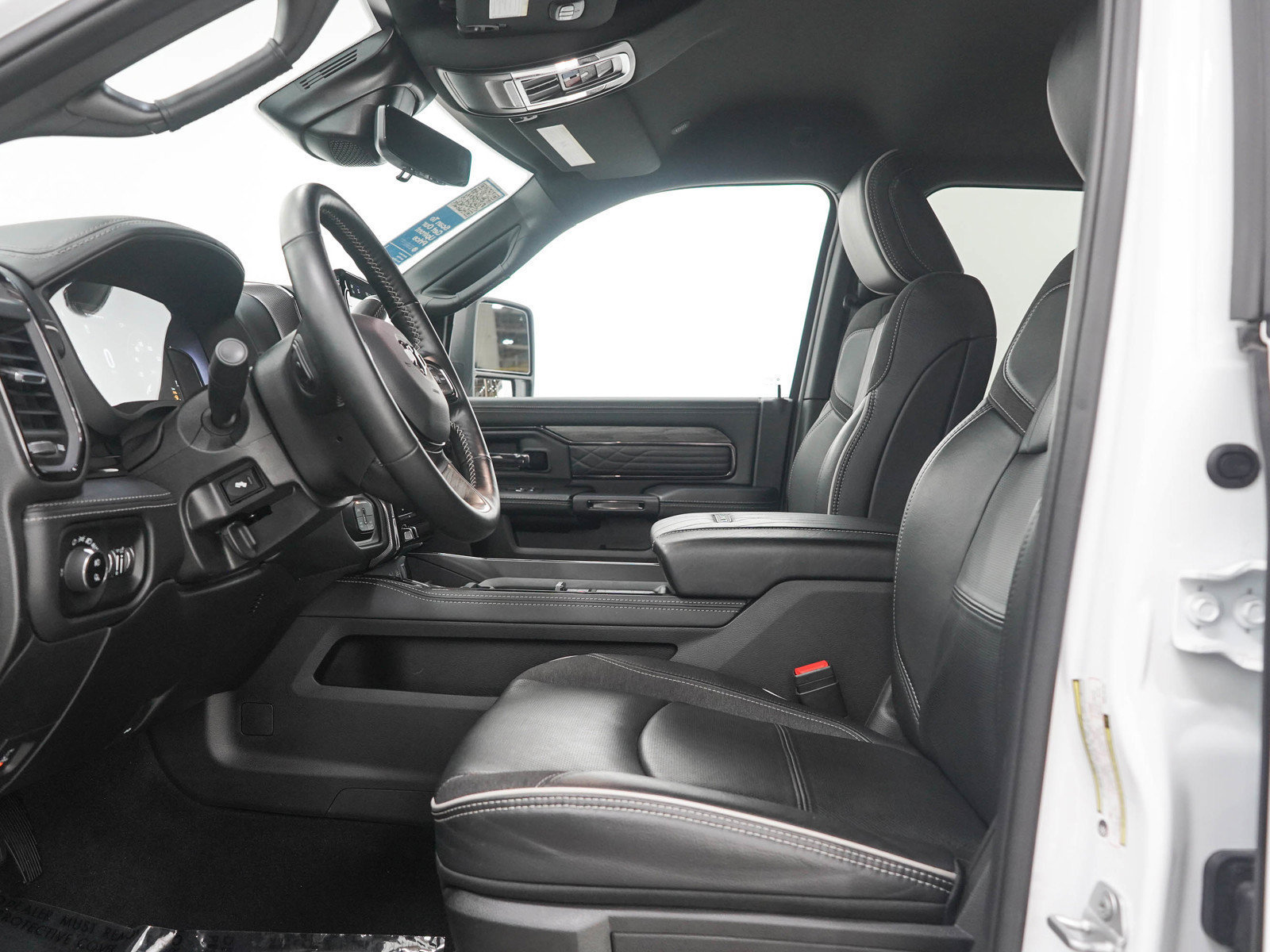 Used 2025 RAM 3500 Limited AWD/4WD image 25