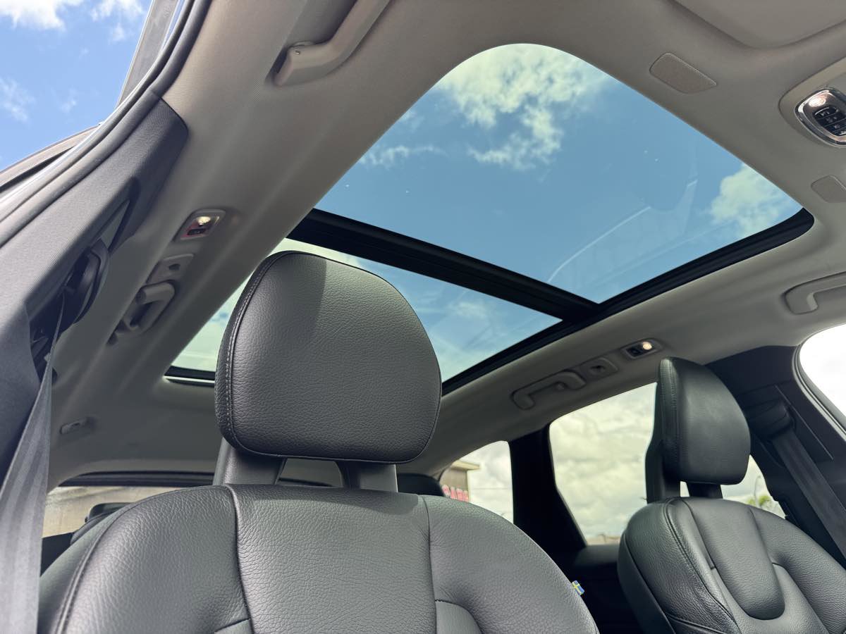 Used 2018 Volvo XC60 T6 Momentum w/ Convenience Package AWD/4WD image 16