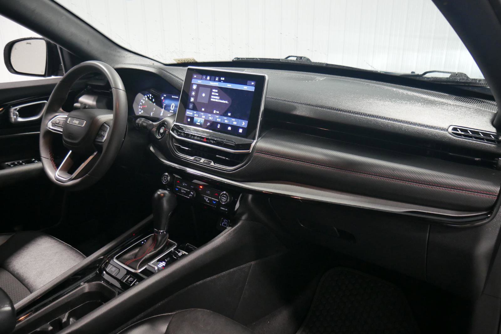 Used 2023 Jeep Compass Trailhawk image 14