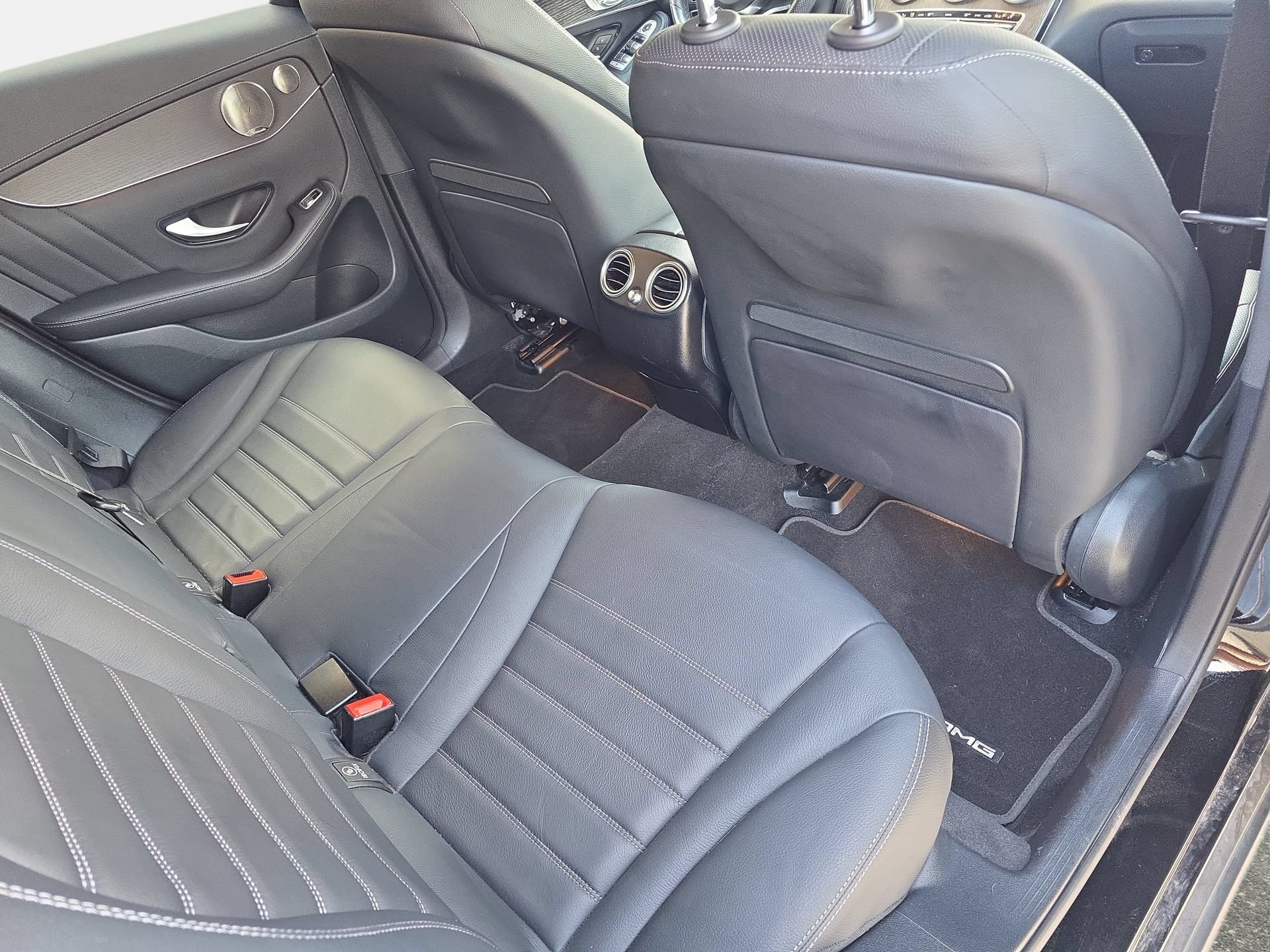 Used 2023 Mercedes-Benz GLC 300 4MATIC Coupe image 11