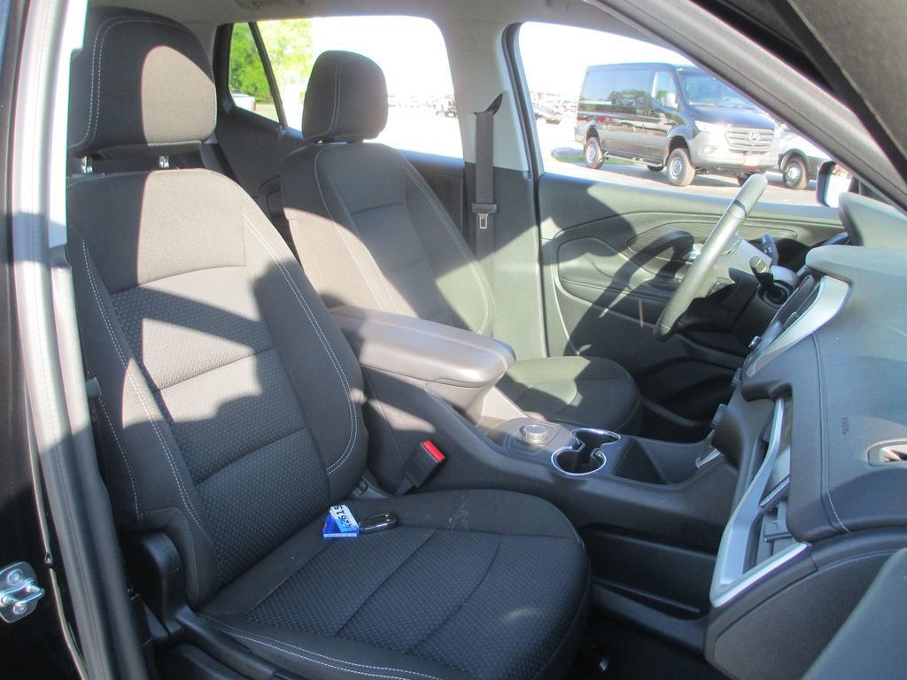 Used 2024 GMC Terrain SLE w/ Elevation Edition FWD image 18
