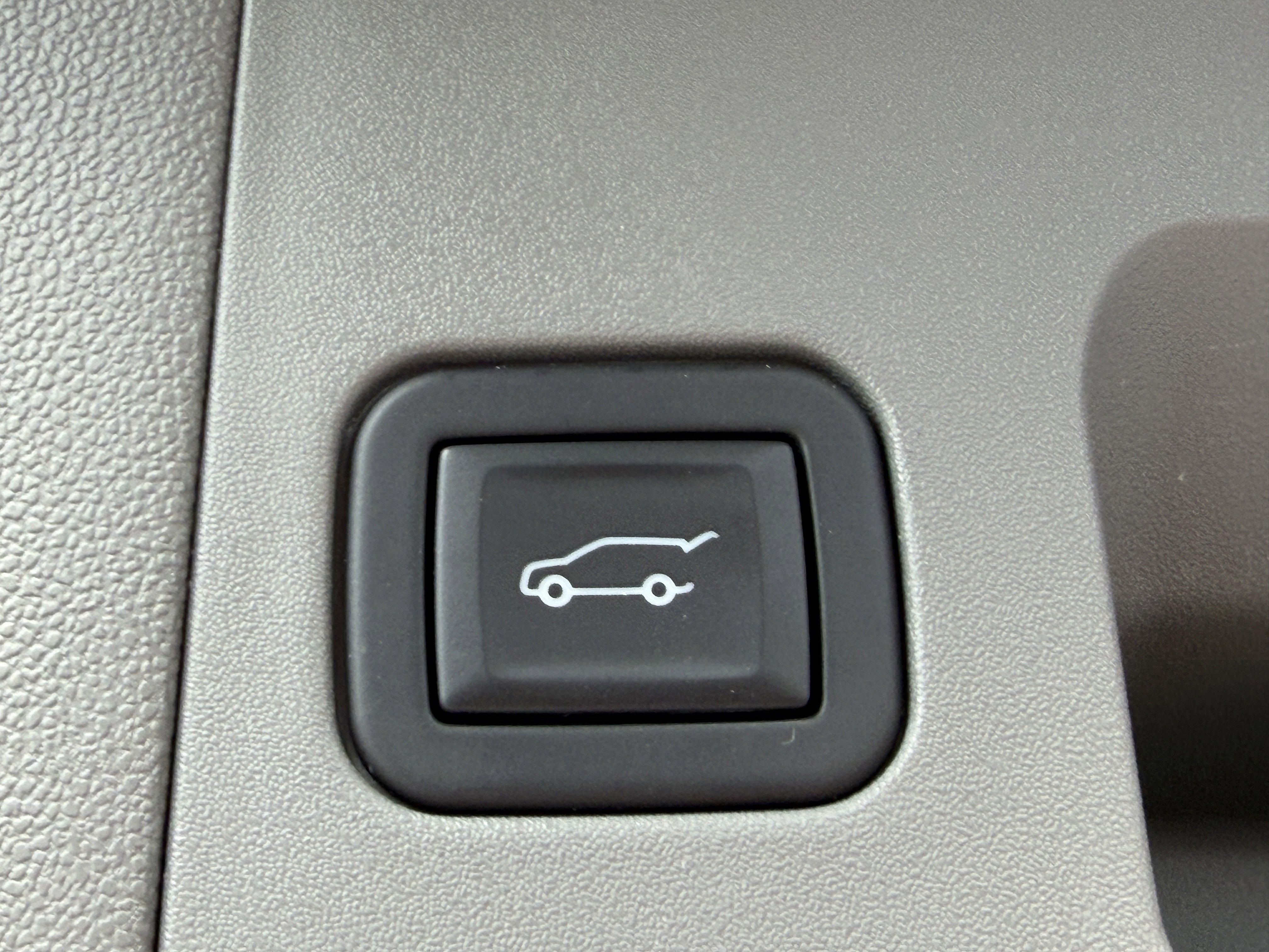 Certified 2024 Cadillac XT5 Premium Luxury w/ LPO, Floor Liner Package image 12