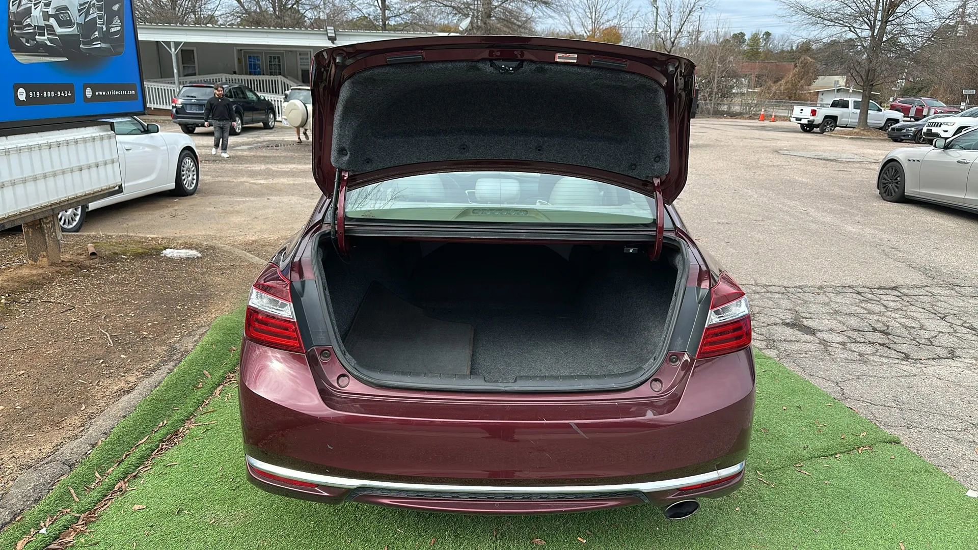 Used 2017 Honda Accord LX image 10