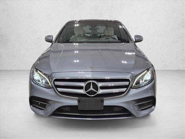 Used 2019 Mercedes-Benz E 300 4MATIC image 2