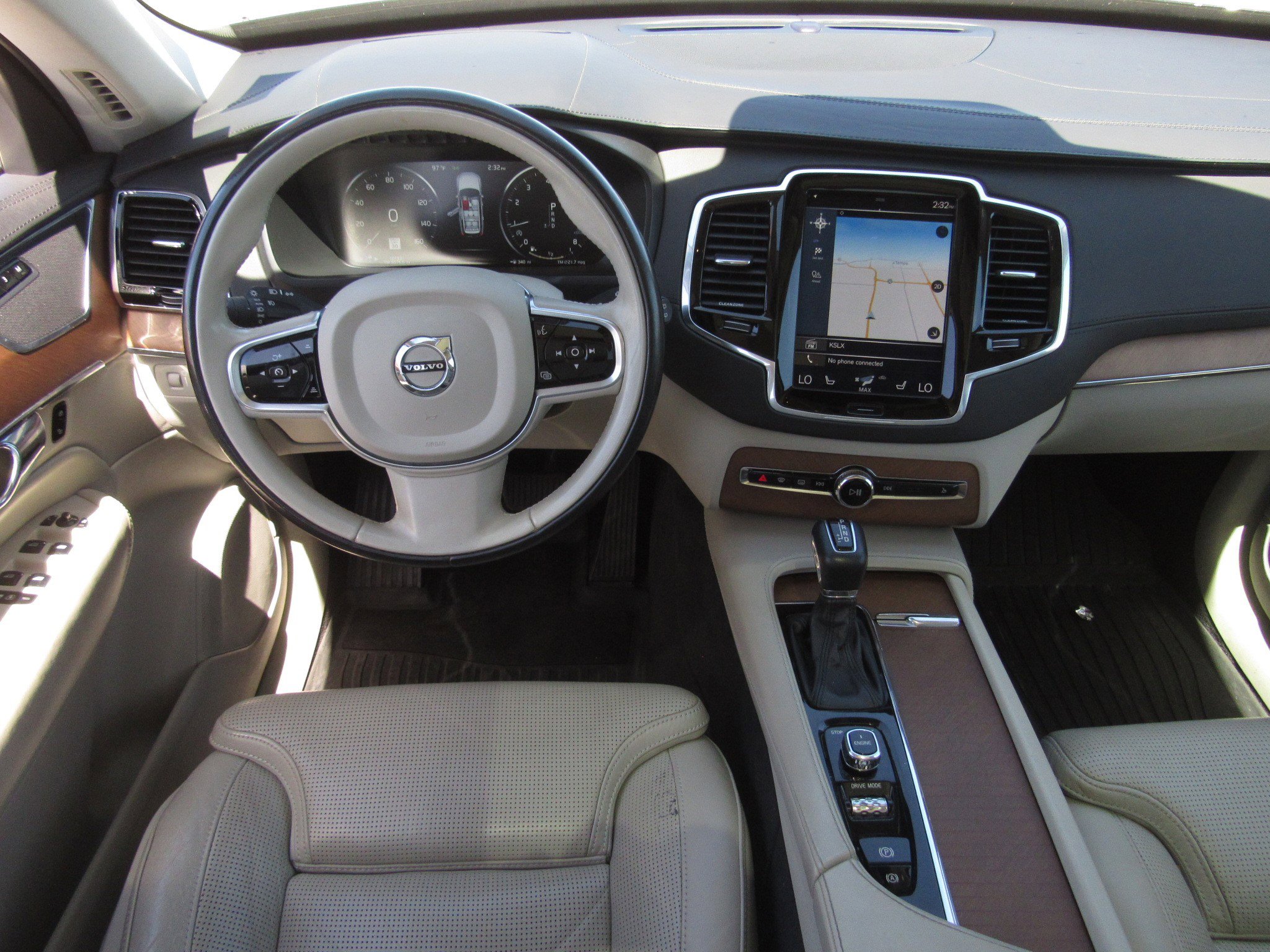 Used 2016 Volvo XC90 T6 Inscription w/ Vision Package AWD/4WD image 17