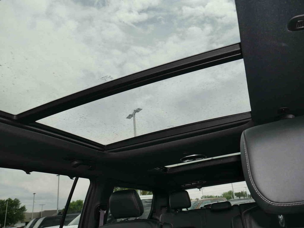 New 2026 Jeep Grand Wagoneer Limited AWD/4WD image 36
