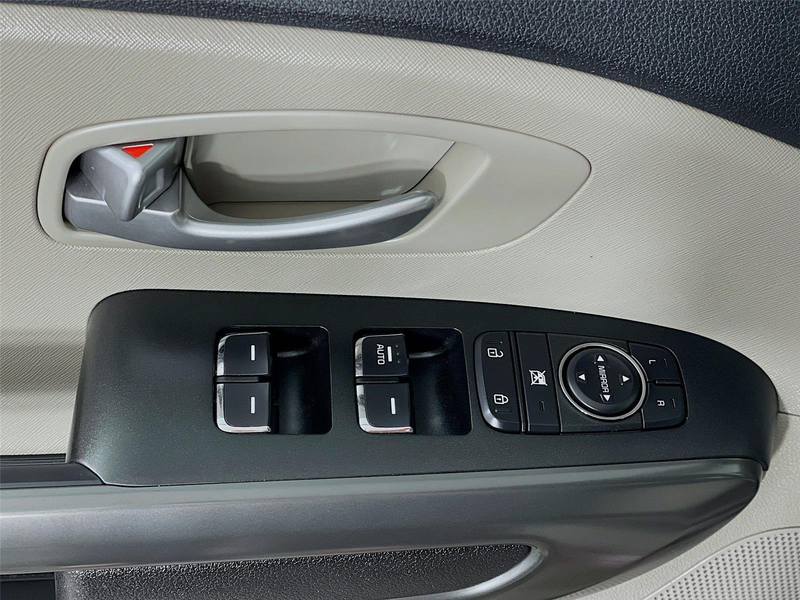 Used 2019 Kia Sedona LX FWD image 20