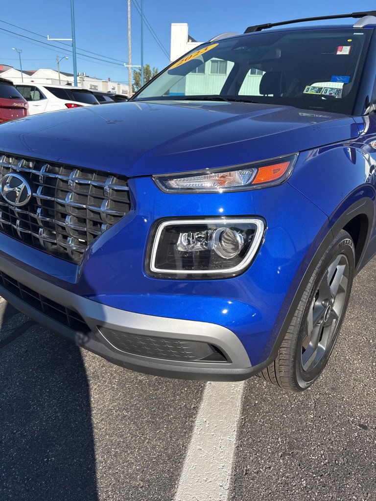 Used 2023 Hyundai Venue Limited image 9