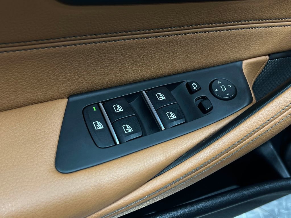 Used 2020 BMW 530e xDrive w/ Premium Package AWD/4WD image 17