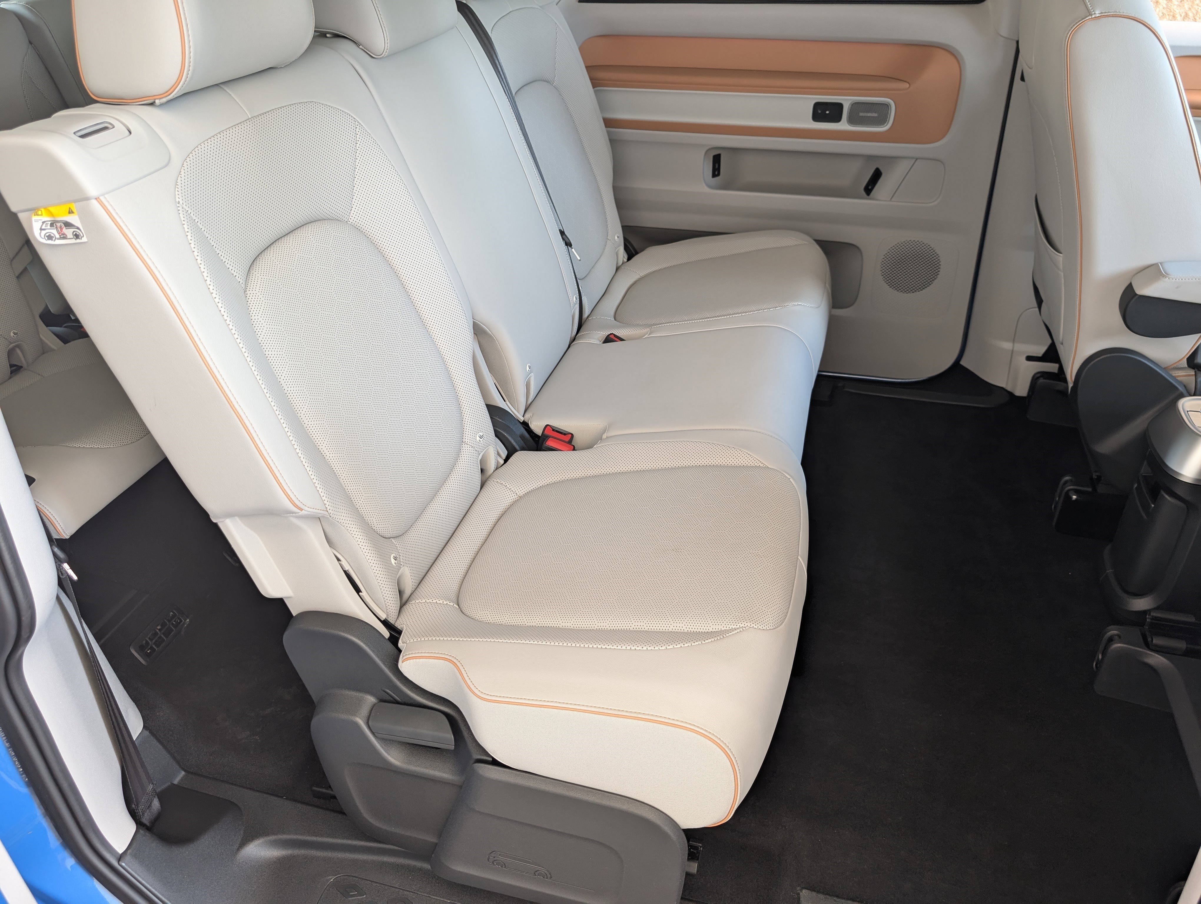 Used 2025 Volkswagen ID. Buzz Pro S Plus RWD image 21
